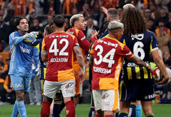 Fenerbahçe'ye derbide büyük şok! Ederson kırmızı kart gördü, VAR monitörüne vurdu