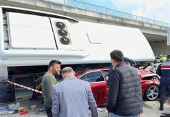 Bartın’da feci kaza! Halk otobüsü otomobilin üzerine devrildi: Çok sayıda yaralı var