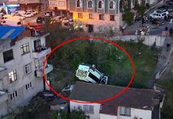 Kağıthane'de feci kaza! Evin çatısına düşen okul servisinin şoförü öldü