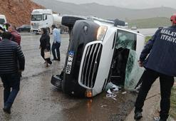 Malatya’da yolcu minibüsü devrildi: 12 yaralı