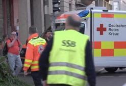 Almanya'nın Leipzig kentinde bir araç yayaların arasına daldı