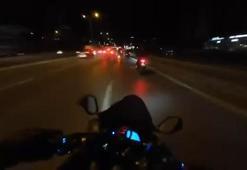 D-100’de saniyelerle gelen kurtuluş! Otomobil bariyerlere çarptı, motosikletli son anda kurtuldu