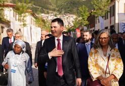 Bakan Kurum, mevkidaşlarına Asrın İnşa Seferberliği’ni Hatay sokaklarında anlattı