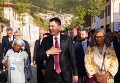 Bakan Kurum, mevkidaşlarına Asrın İnşa Seferberliği’ni Hatay sokaklarında anlattı