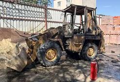 Park halindeyken yanan iş makinesi kullanılamaz hale geldi