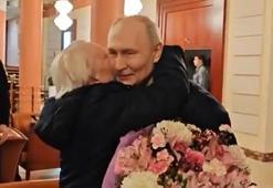 Rusya Devlet Başkanı Putin'den dikkat çeken jest! Yıllar sonra buluştular, çarpıcı anlar