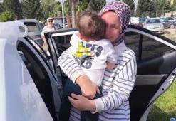 Kilitli otomobilde mahsur kalan 1,5 yaşındaki bebeğe itfaiye yetişti! Annenin gözyaşları kamerada