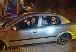 Sanki sihirbaz kutusu! Kütahya’da 5 kişilik otomobilden 8 üniversiteli döküldü