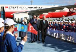 Cumhurbaşkanı Erdoğan Kazakistan'da Tokayev tarafından resmi törenle karşılandı