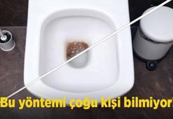 Bu yöntemi çoğu kişi bilmiyor! Klozete bir şişe döken farkı anında görüyor!