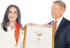 Kraliyet Nişanı takdim edildi