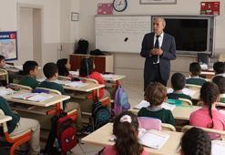 40 yıllık öğretmene büyük sürpriz! Sınıf listesindeki ismi gördü: İçimde çok değişik bir duygu oluştu