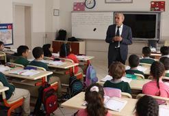 40 yıllık öğretmene büyük sürpriz! Sınıf listesindeki ismi gördü: İçimde çok değişik bir duygu oluştu