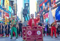 Tarihi görüntüler! New York'un göbeğinde Mehteran rüzgarı esti