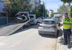 Antalya'da okul önündeki motosikletli akrobasi pahalıya patladı! Ehliyetsiz sürücüye ceza yağdı