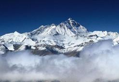Dünyanın en yüksek dağı Everest'te rekor kırıldı! '2019'dan beri bir ilk'