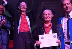 Liseden mezun olduktan 50 yıl sonra sınava girdi, dekan oğuldan diplomasını aldı: İçimde hep uhde kalmıştı