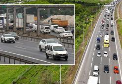 Bolu dağı kilitlendi! Tatilciler yola çıktı... Uzun araç kuyrukları oluştu