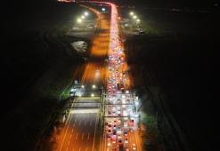 Havadan görüntülendi! Büyük göç başladı; bazı noktalarda trafik durma noktasına geldi