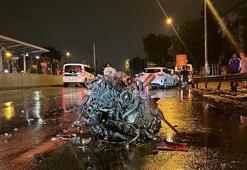 Bursa'da feci kaza: Otomobilin motoru metrelerce uzağa savruldu; 1'i ağır 2 yaralı