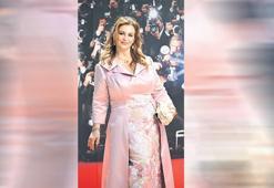 Kırmızı halıya moda imzası