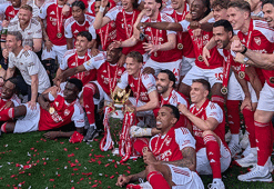 Avrupa'nın 5 büyük liginde son şampiyon Arsenal oldu!