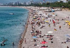 Antalya’da bayram tatilinde sahiller doldu