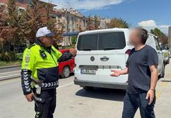Ters yönden girdi, cezayı yiyince çılgına döndü! "Sen burada tuzak kuruyorsun..."
