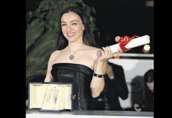 Merve Dizdar’a yeni ödül