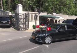 Cumhurbaşkanı Erdoğan, arife günü anne ve babasının kabirlerini ziyaret etti