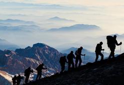 4 dağcı 5 bin 547 metre yüksekten düştü! Arama kurtarma çalışmaları sürüyor