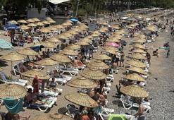 Bayramda sahillere akın! Bodrum ve Antalya’da adım atacak yer kalmadı