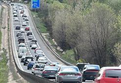Bayram dönüşü yoğunluğu başladı! Trafik, yer yer durma noktasına geldi