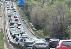 Bayram dönüşü yoğunluğu başladı! Trafik, yer yer durma noktasına geldi