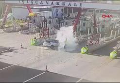 Otoyol gişelerine çarpan otomobildeki karı-kocayı ölüm ayırdı