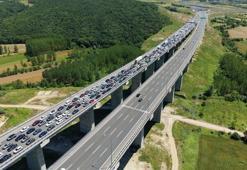 Tatil dönüşü kaosu! Trafik durma noktasında geldi... İşte yollarda son durum