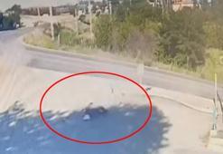 Bariyerlere çarpan motosikletin sürücüsü öldü; kaza anı kamerada