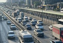 İstanbul'da bayram tatilinin ardından ilk iş gününde trafik yoğunluğu