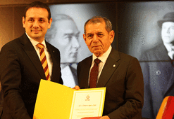 Yeniden başkanlığa seçilen Dursun Özbek ile yönetimi mazbatalarını aldı