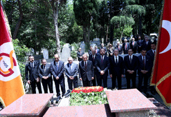 Dursun Özbek'ten Ali Sami Yen ve Süleyman Seba'nın kabrine ziyaret