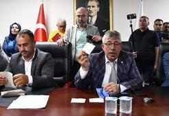 Akçakoca'da görevden uzaklaştırılan belediye başkanının yerine AK Parti'li Meclis Üyesi Ünal vekil seçildi