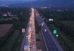Bayram sonrası İstanbul yolunda trafik adım adım ilerliyor! Hız 20 kilometreye düştü