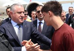 Bakan Bak, Milli futbolcuları ABD'ye uğurladı