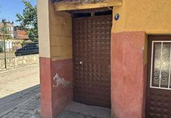 İzmir'de şoke eden olay! Evin kapısına asılan poşetten bebek çıktı