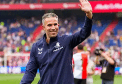 Feyenoord, Van Persie ile yollarını ayırdı