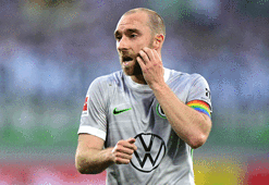 Christian Eriksen yürekleri ağza getirdi! Hazırlık maçı durduruldu