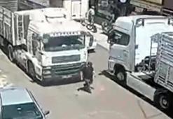 Feci kaza güvenlik kamerasında! TIR'ın çarptığı yaya öldü