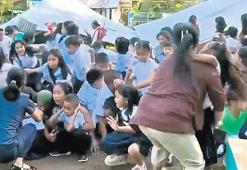 Filipinler’i deprem vurdu! Denizde 7.8 karada yıkım