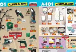 İNDİRİMLİ A101 KATALOĞU SATIŞTA (11 HAZİRAN) A101 Aldın Aldın 11 Haziran Perşembe aktüel kataloğunda hangi ürünler satışa sunuldu? Magnetli Kapı Sinekliği, Pratik Katlanır Sehpa, Powerbank, 3'ü 1 Arada Kablosuz Şarj Cihazı...