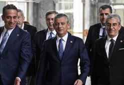 Özgür Özel ve ekibi CHP PM'den istifa etti